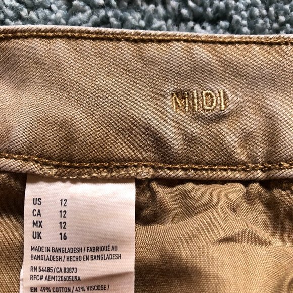 American Eagle tan twill midi shorts - Picture 3 of 4